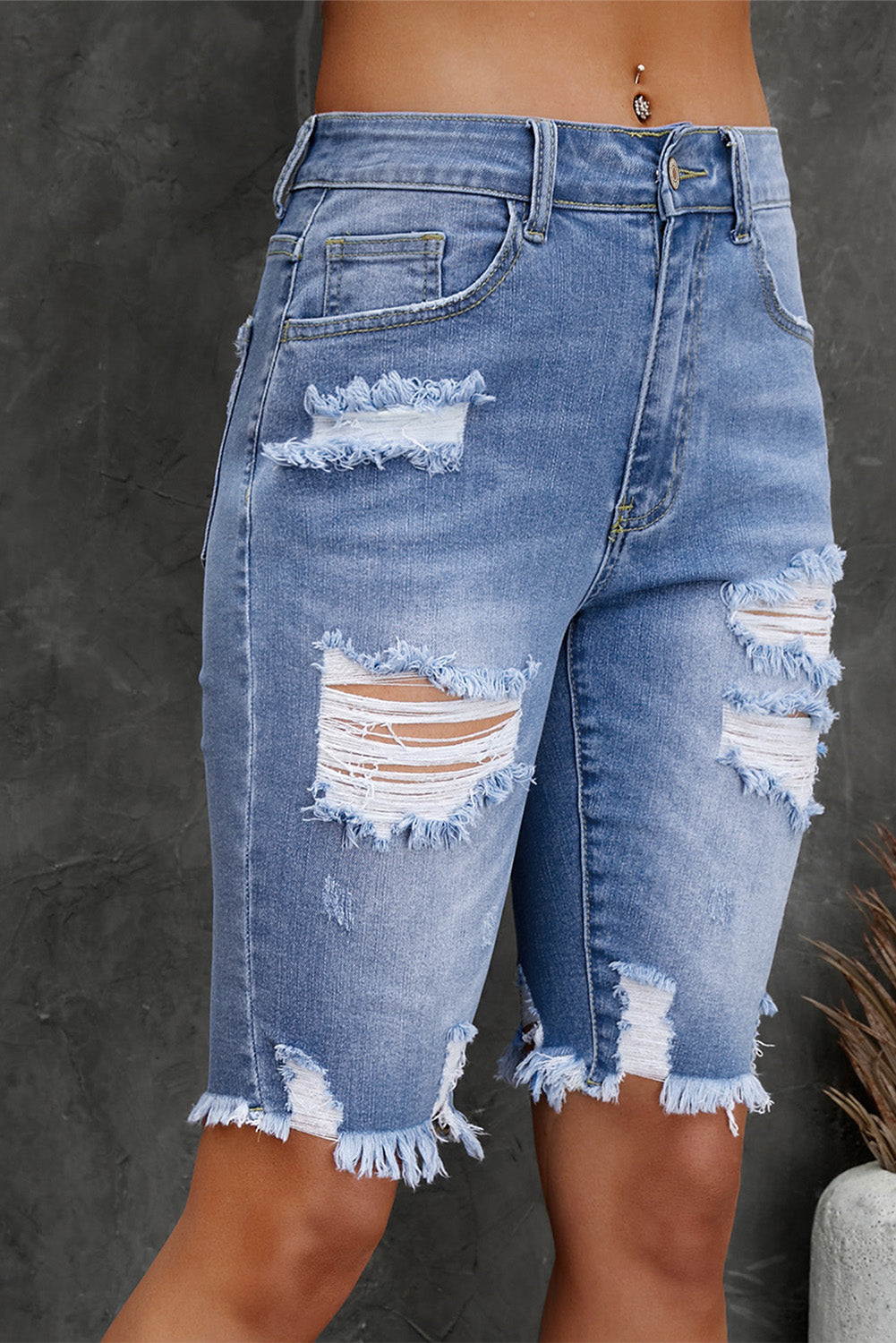 Bermuda-Shorts aus Denim mit ausgefranstem Saum im Used-Look