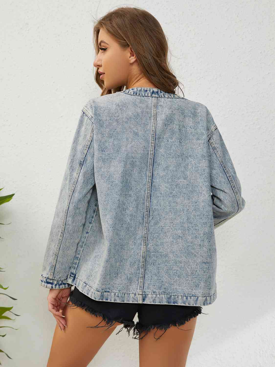 Jeansjacke mit Rundhalsausschnitt und Knopfleiste