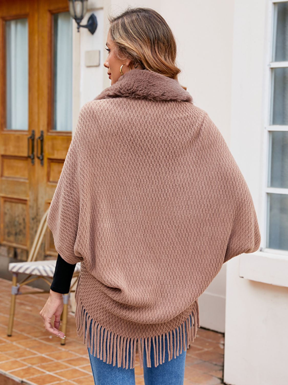 Poncho mit offener Vorderseite und Fransensaum