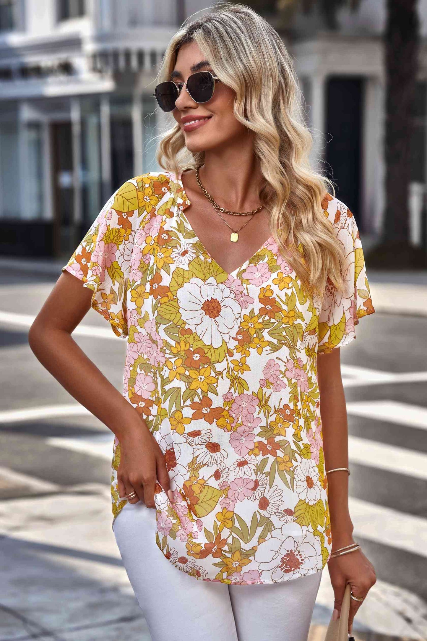 Bluse mit Blumenmuster, Reverskragen und Flatterärmeln