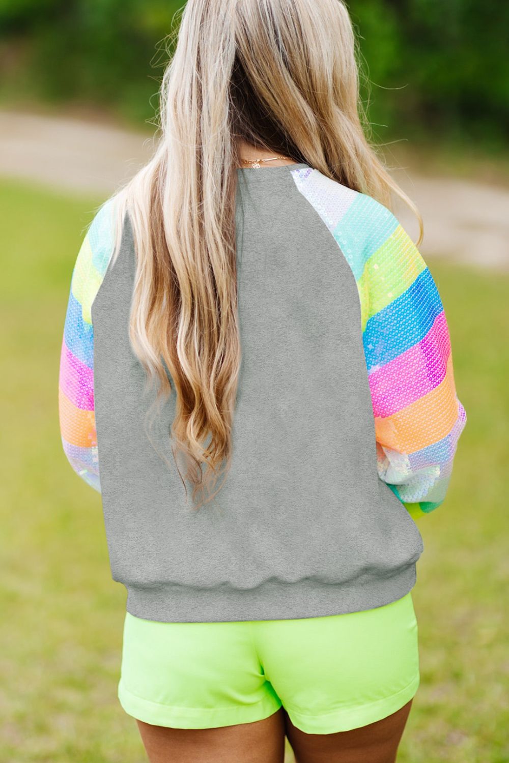 Sweatshirt mit Rundhalsausschnitt, Farbblock und Glitzerärmeln