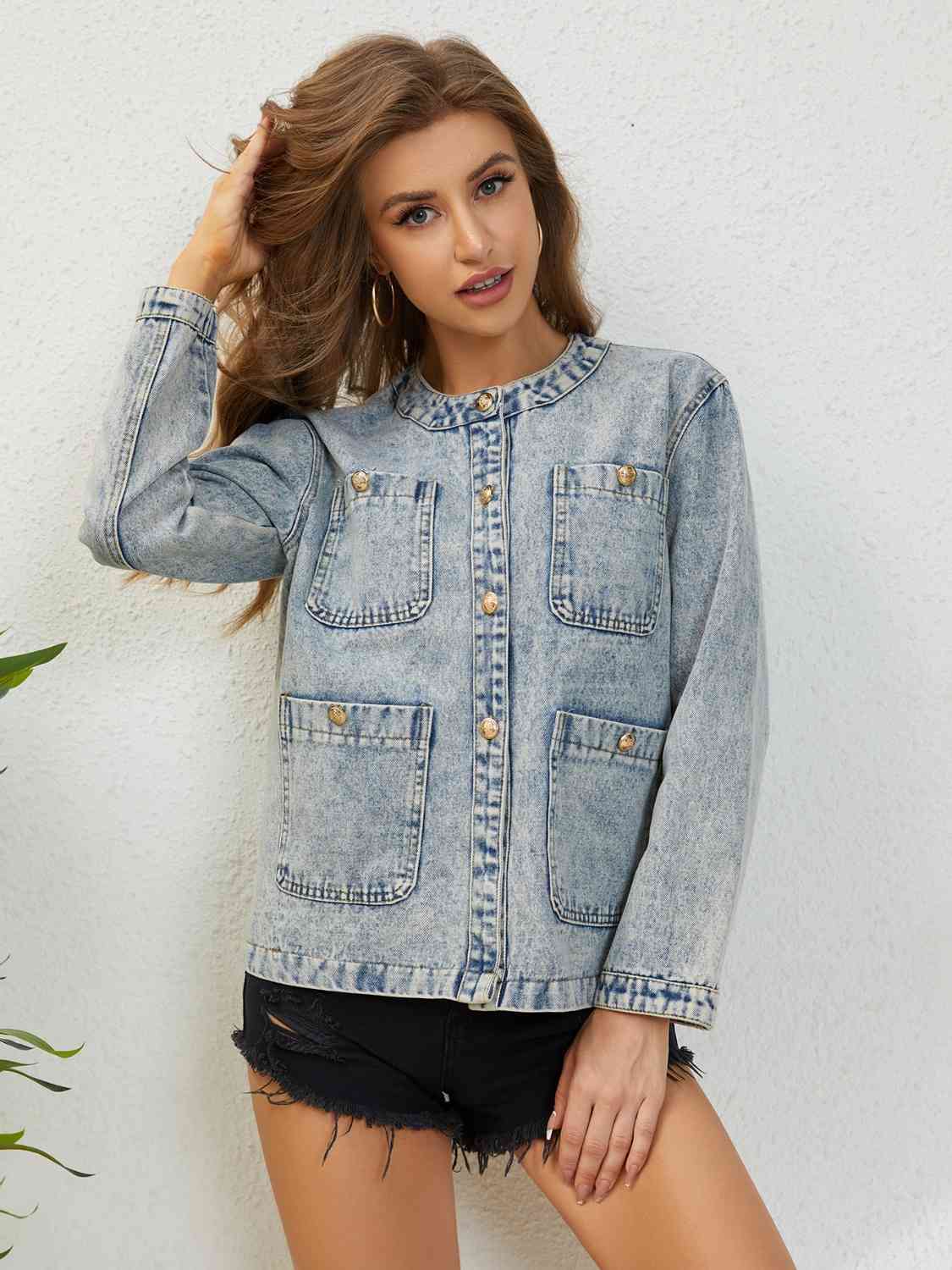 Jeansjacke mit Rundhalsausschnitt und Knopfleiste