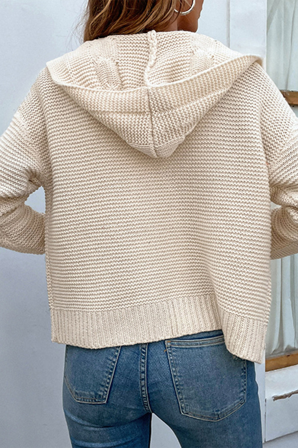 Strickjacke mit Zopfmuster und überschnittenen Schultern sowie Kapuze