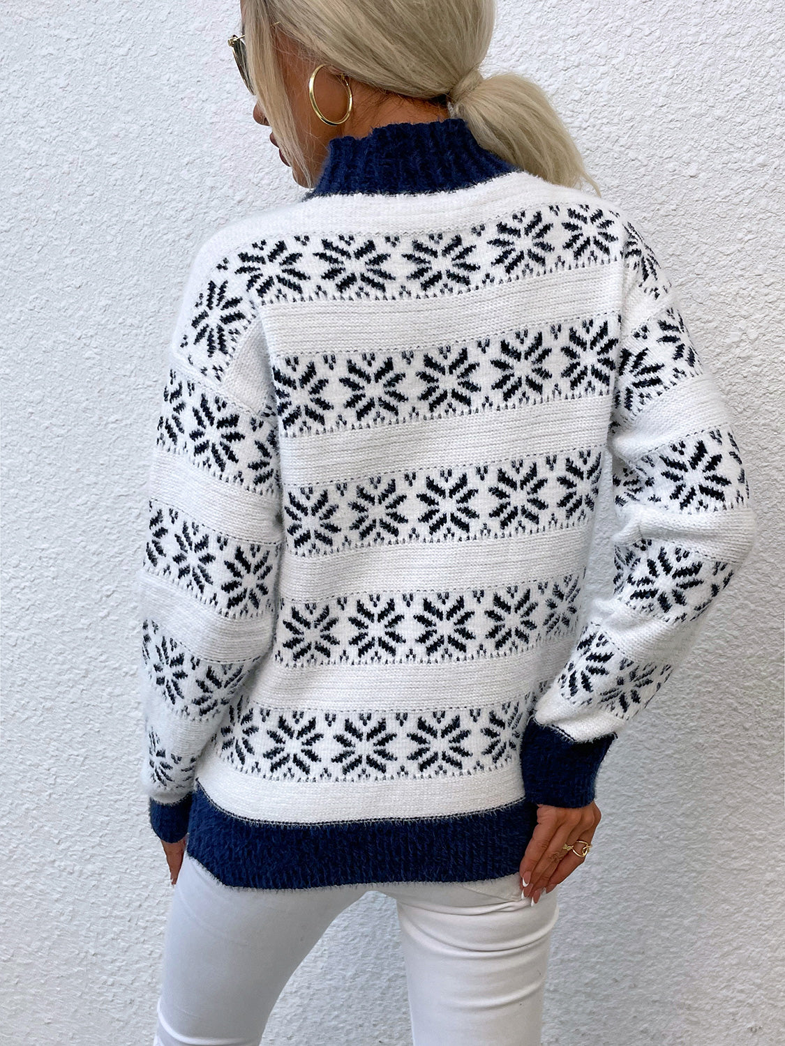 Rollkragenpullover mit Schneeflockenmuster