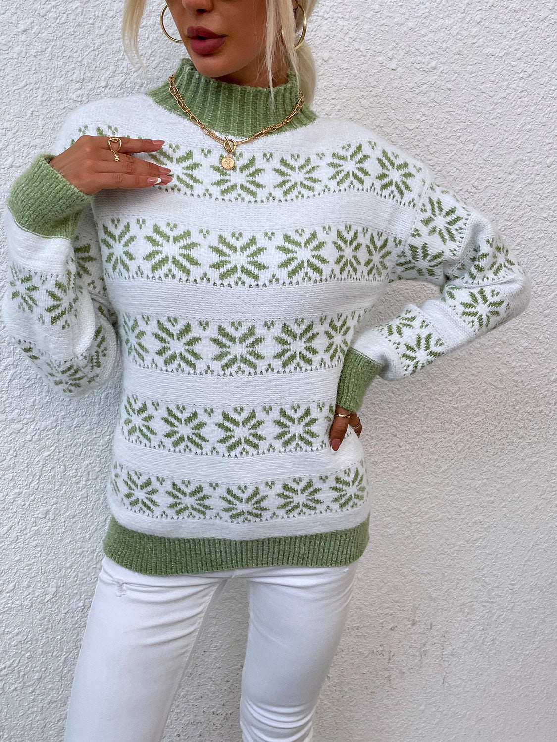 Rollkragenpullover mit Schneeflockenmuster