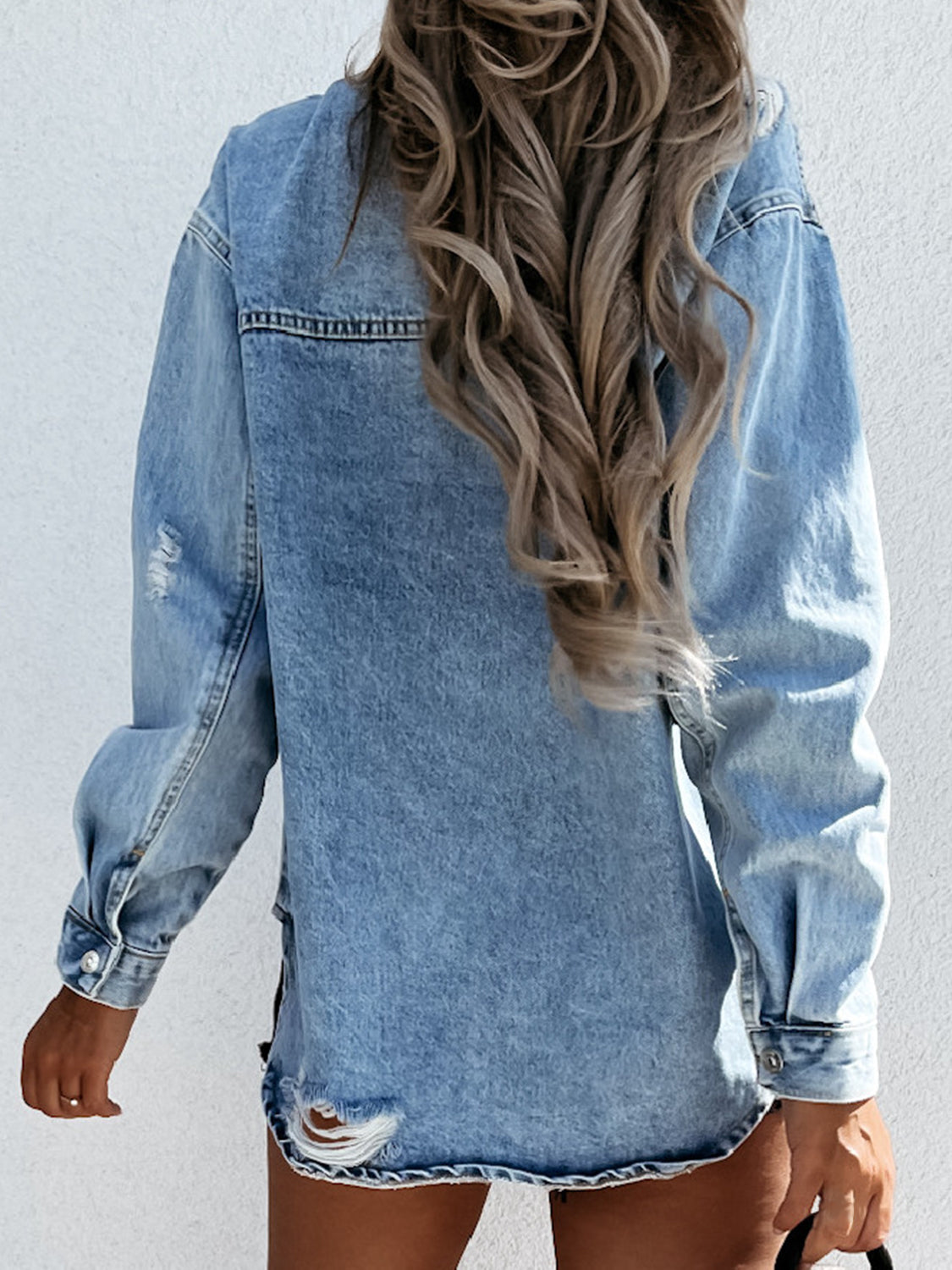 Distressed-Jeansjacke mit Druckknöpfen