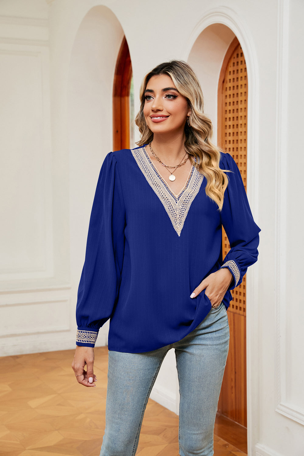 Bluse mit kontrastierenden Puffärmeln