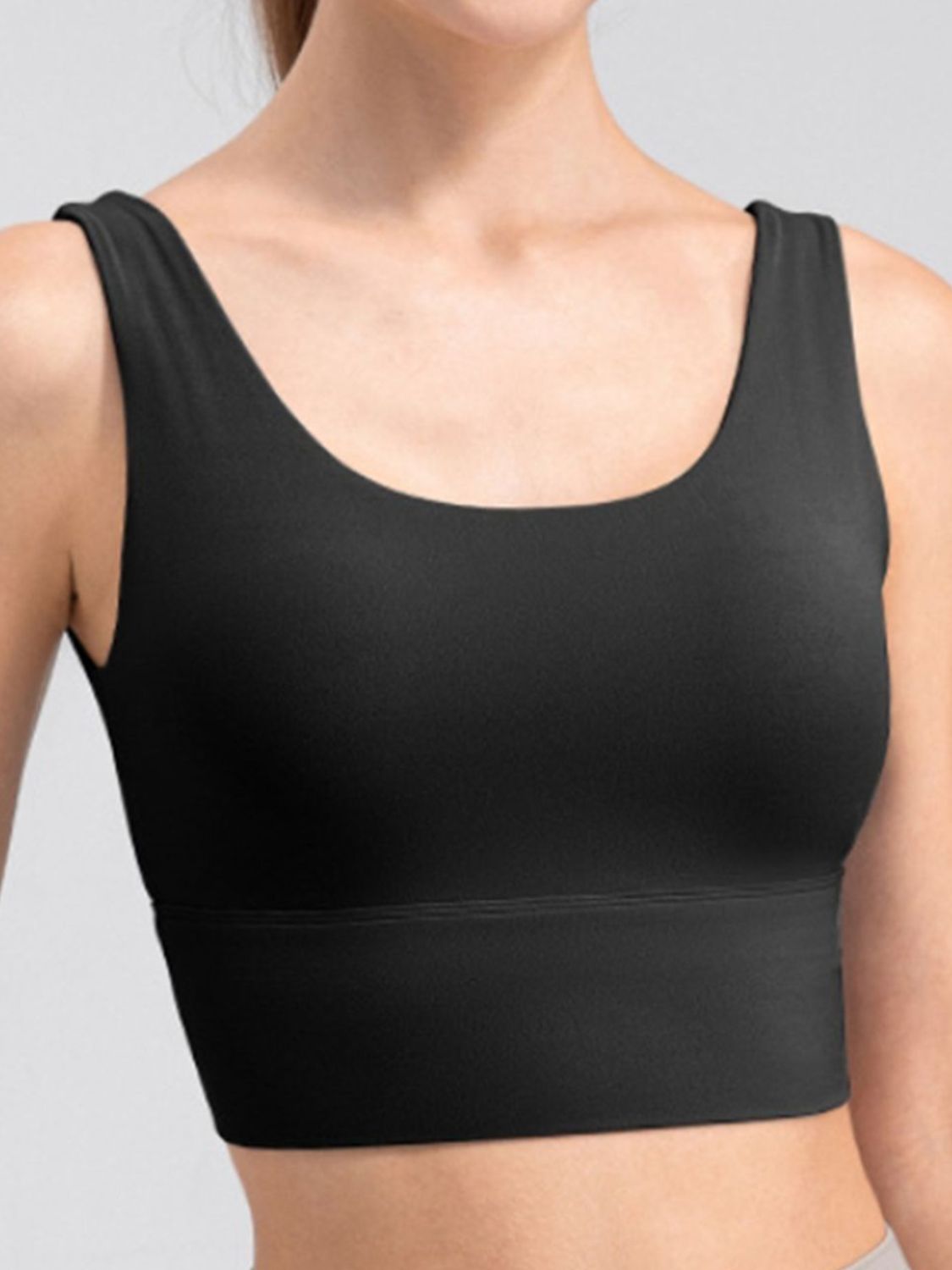 Aktives Tanktop mit U-Ausschnitt und breiten Trägern