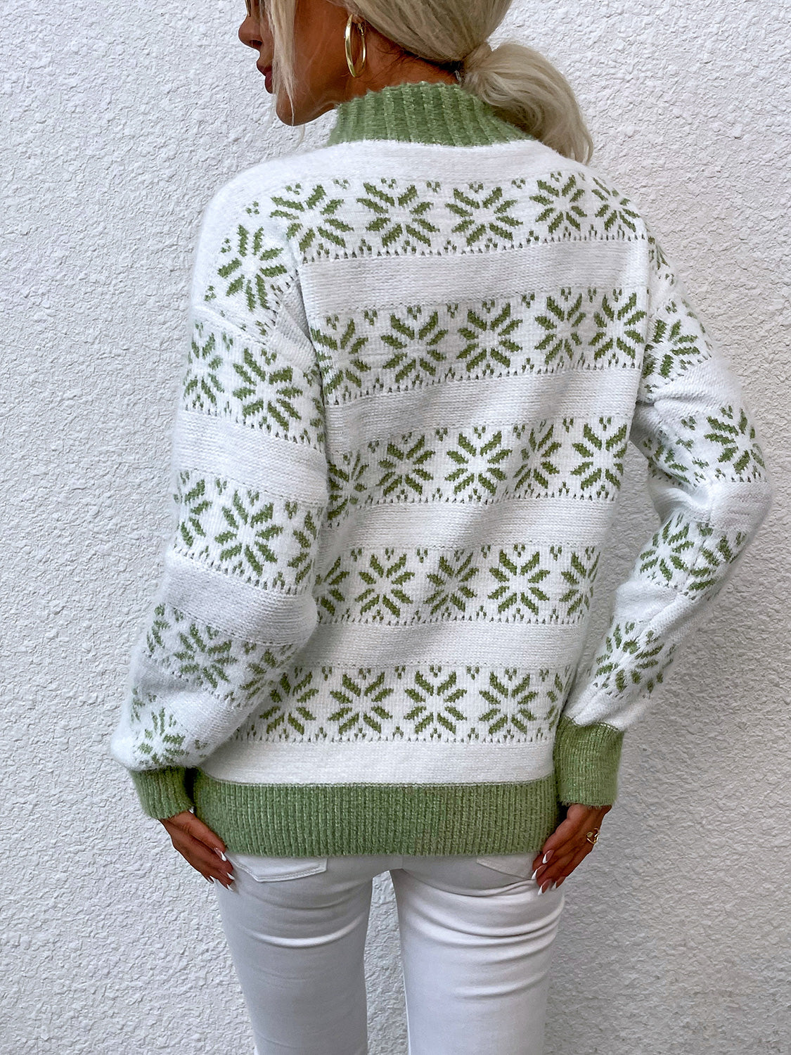 Rollkragenpullover mit Schneeflockenmuster