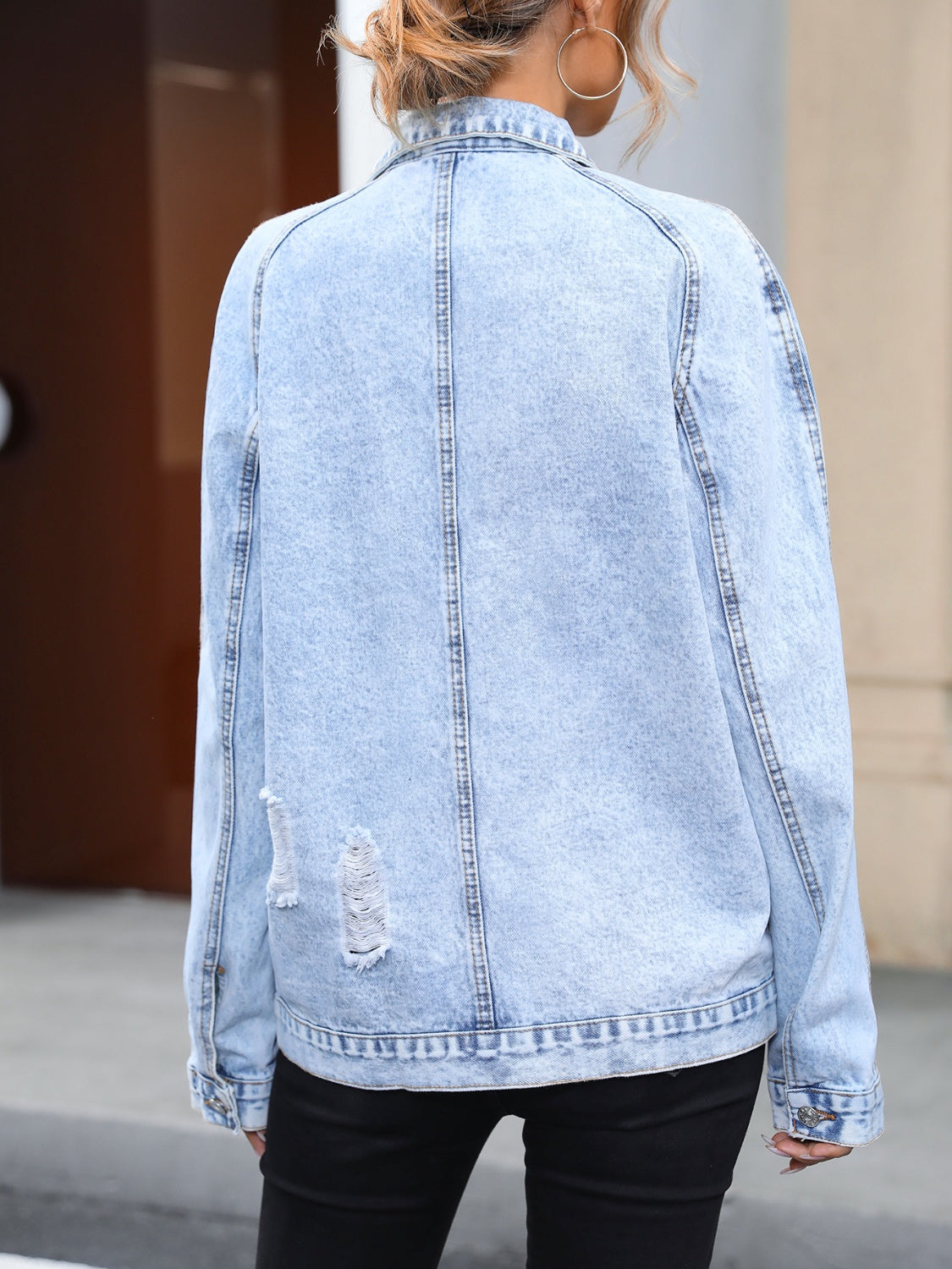 Hemdjacke aus Distressed-Jeansstoff