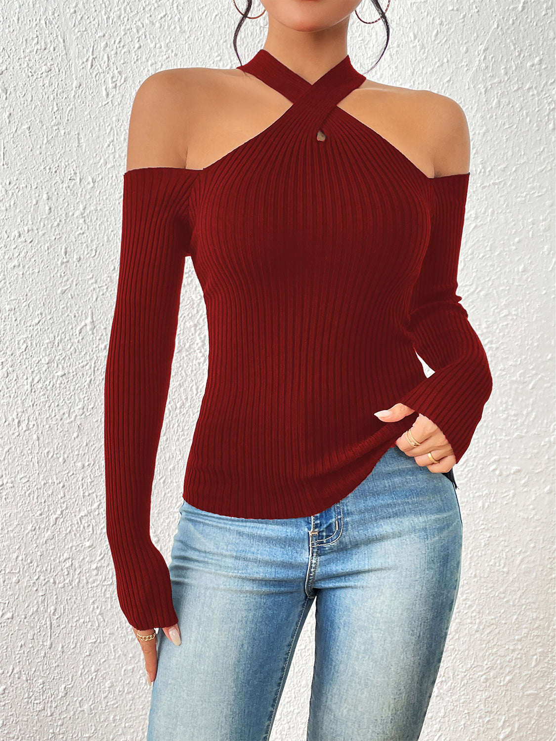 Überkreuztes Stricktop mit Cold-Shoulder-Ausschnitt