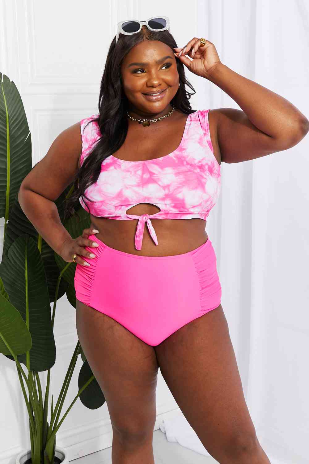 Marina West Swim – Sanibel – Kurzes Badeoberteil und gerüschte Hose im Set in Rosa