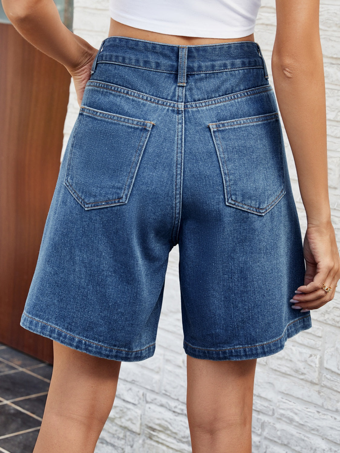 Jeansshorts mit hoher Taille und Taschen