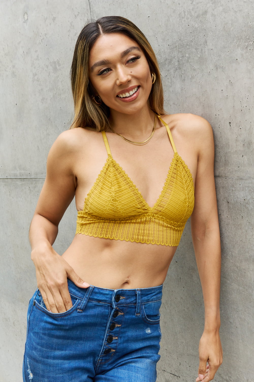 Leto – Geripptes Spitzen-Bralette im Boho-Stil mit Racerback aus Stroh