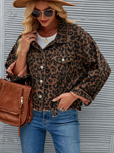 Jeansjacke mit Leopardenmuster und tief angesetzten Schultern