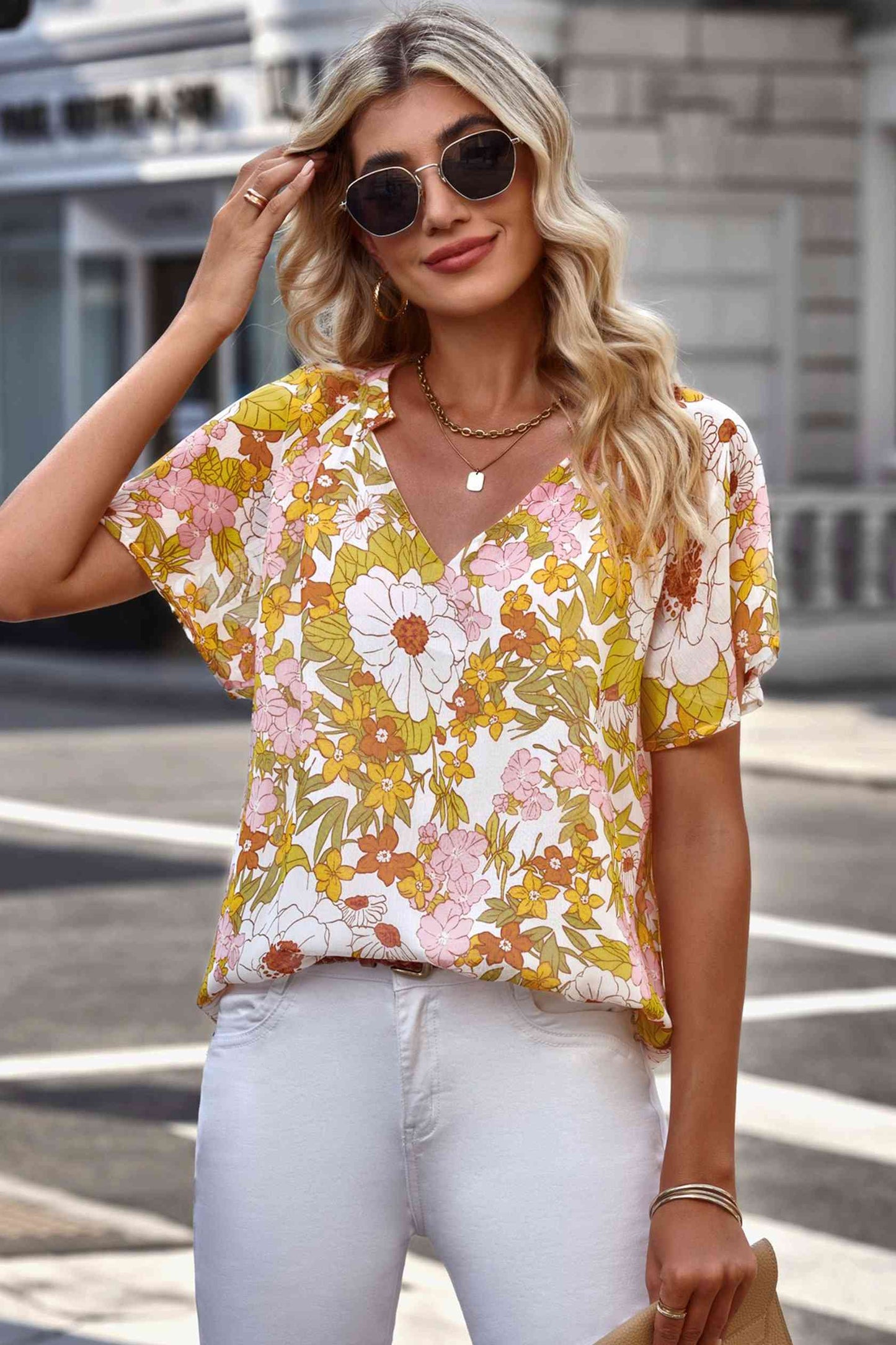 Bluse mit Blumenmuster, Reverskragen und Flatterärmeln