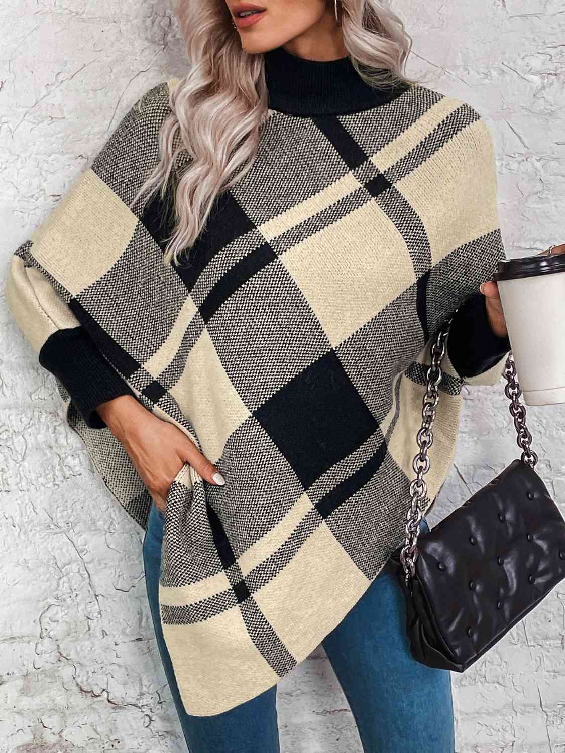 Karierter Rollkragenponcho