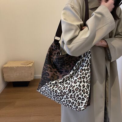 Bolso de hombro con correa ajustable en contraste de leopardo