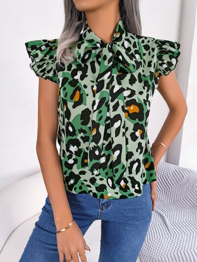 Blusa con manga japonesa y cuello anudado de leopardo