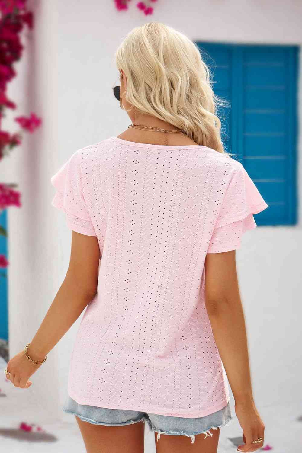 Bluse mit Ösen, Bindekragen und Flatterärmeln