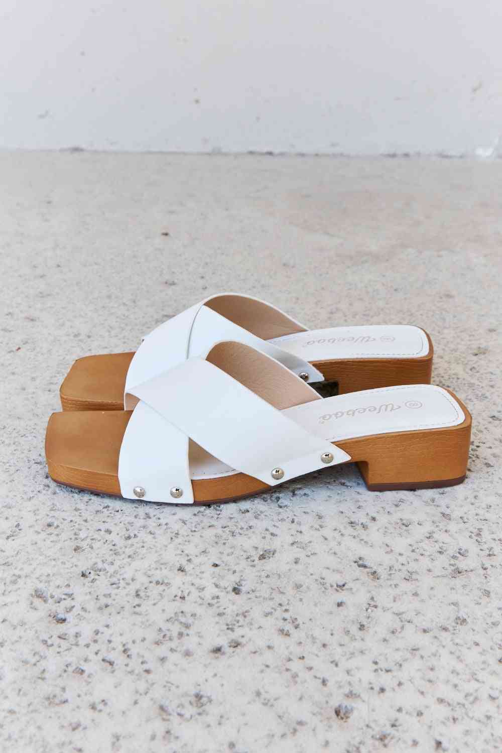 Weeboo – Step Into Summer – Criss Cross – Pantoletten aus Holz in Weiß