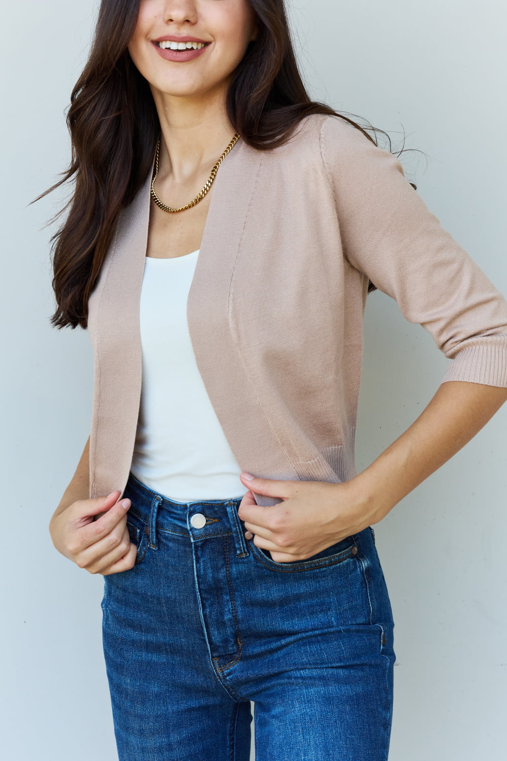 Doublju – My Favorite – Kurzer Cardigan in Khaki mit 3/4-Ärmeln in voller Größe