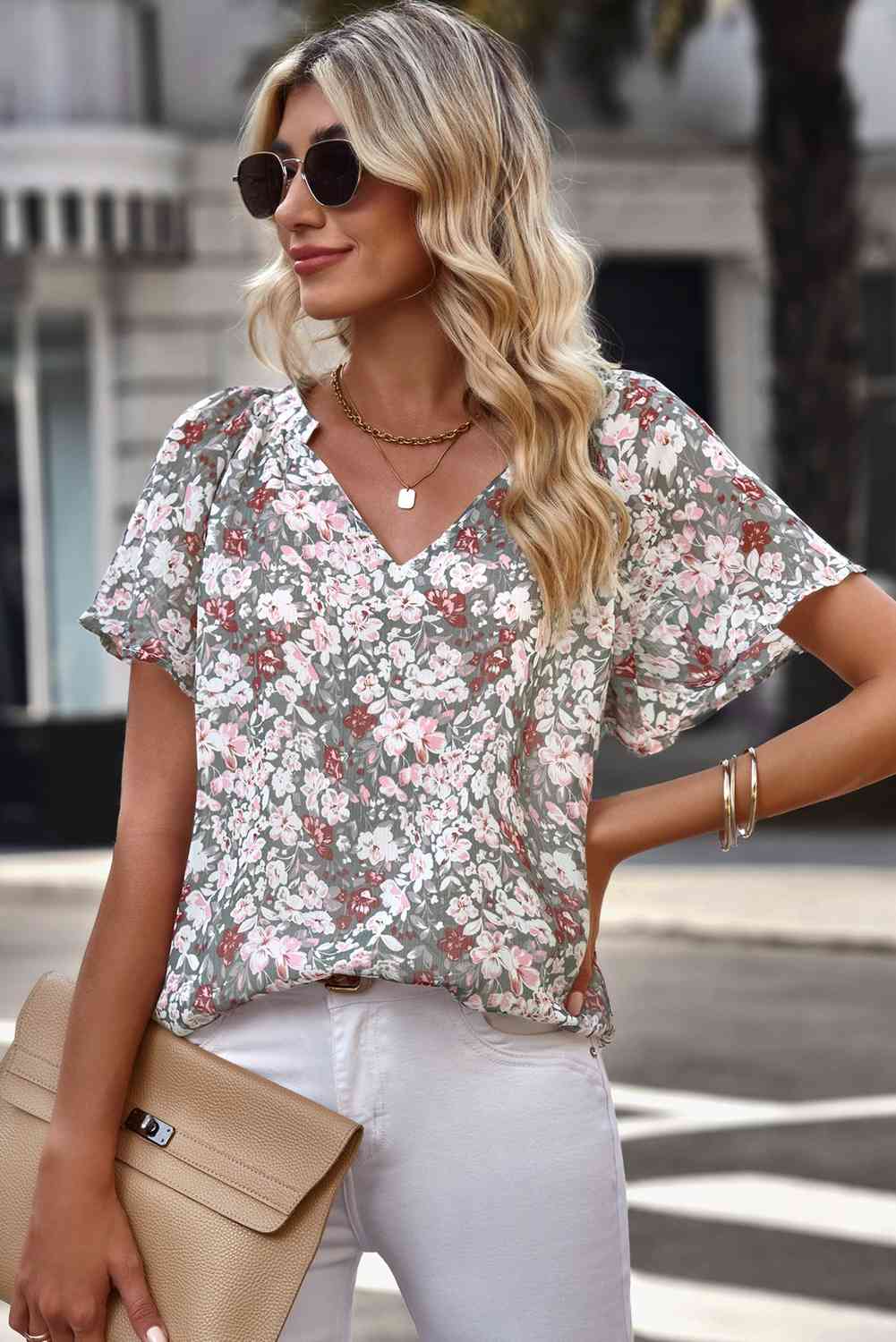 Bluse mit Blumenmuster, Reverskragen und Flatterärmeln