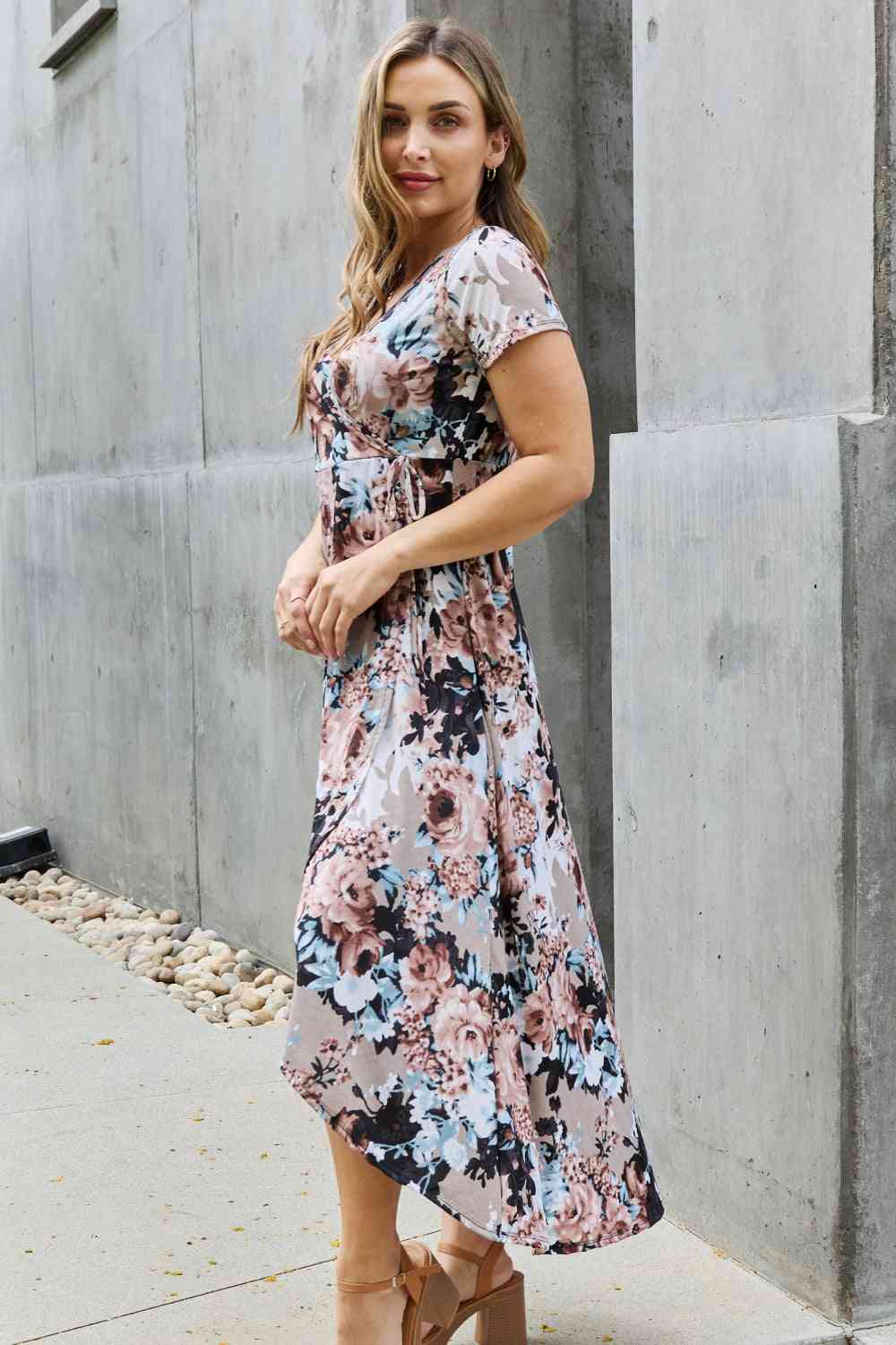 Heimish – Give Me Roses – Maxi-Wickelkleid mit Blumenmuster in voller Größe