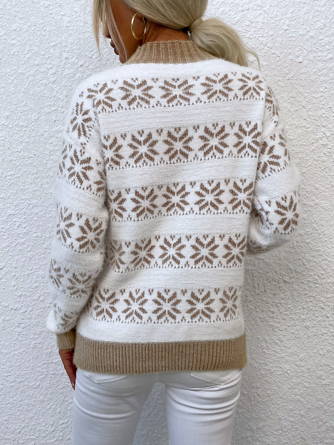 Rollkragenpullover mit Schneeflockenmuster