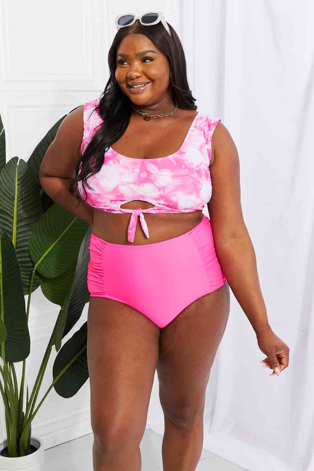 Marina West Swim – Sanibel – Kurzes Badeoberteil und gerüschte Hose im Set in Rosa