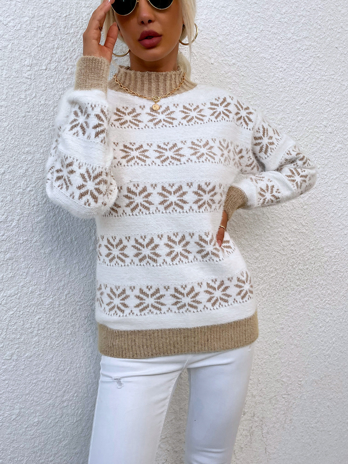 Rollkragenpullover mit Schneeflockenmuster