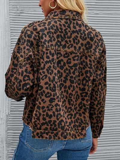 Jeansjacke mit Leopardenmuster und tief angesetzten Schultern