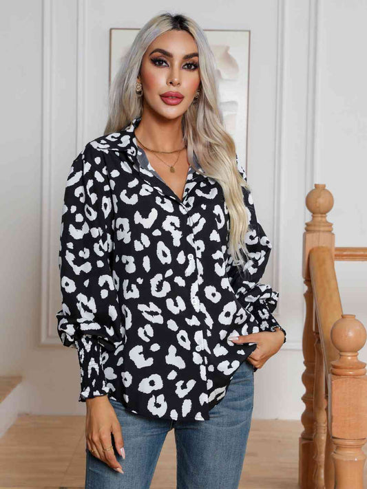 Camisa de manga farol con botones y cuello estampado