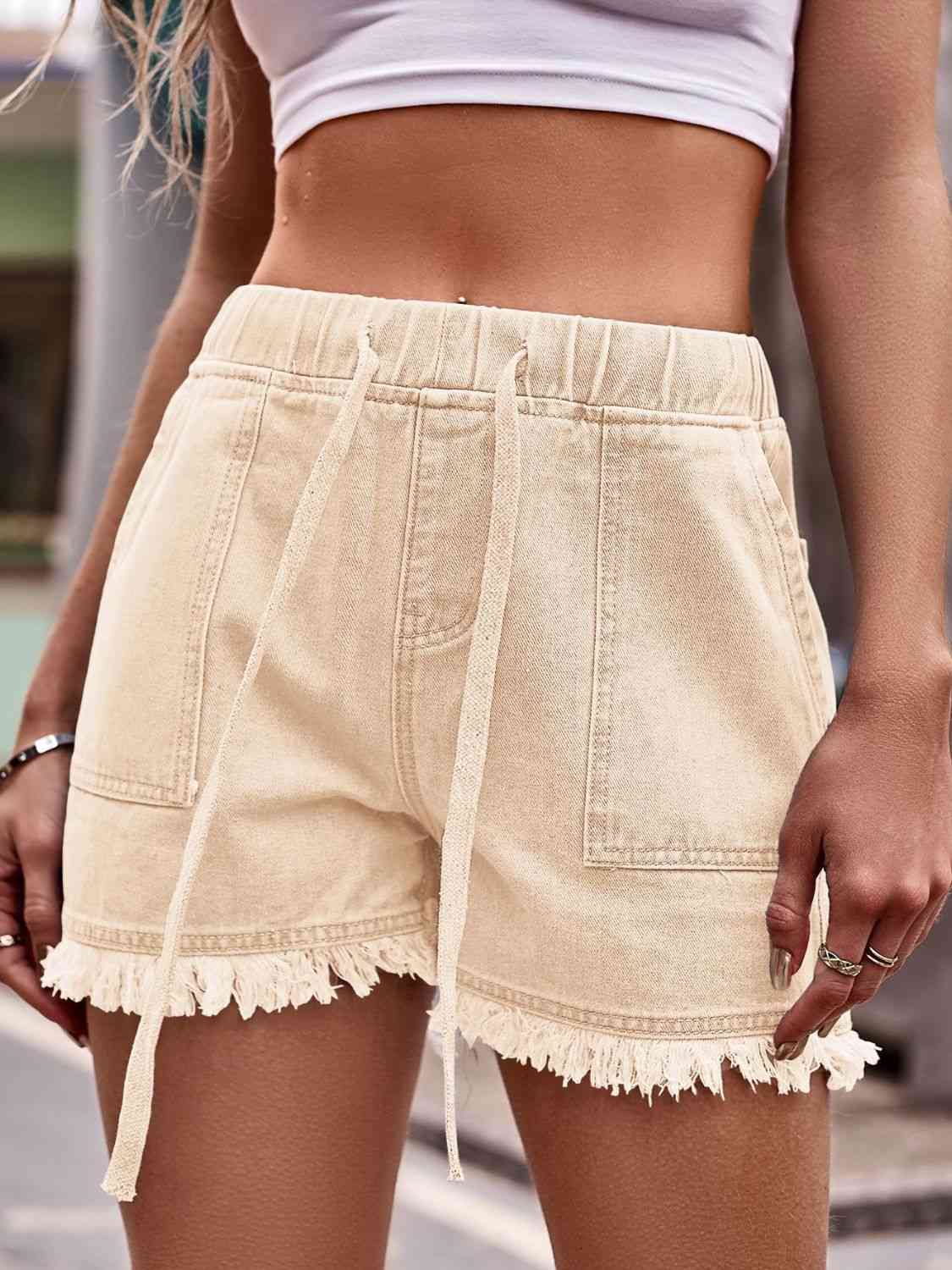 Jeansshorts mit Kordelzug und ungesäumtem Saum