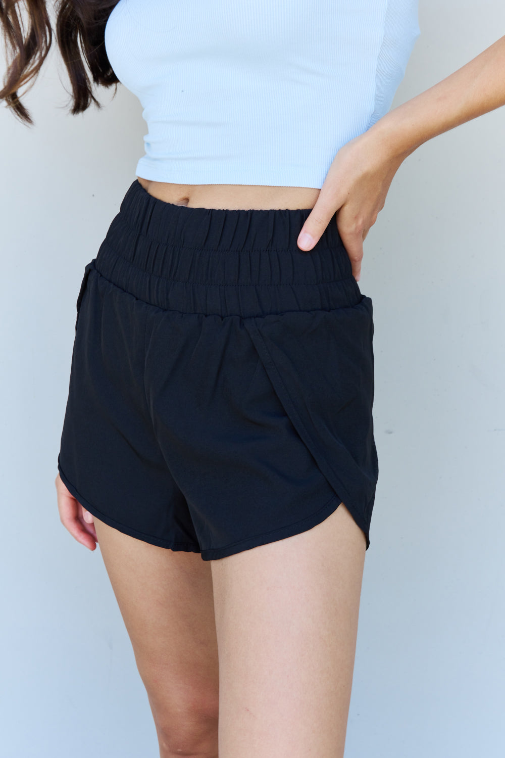 Ninexis – Stay Active – Aktiv-Shorts mit hohem Bund in Schwarz