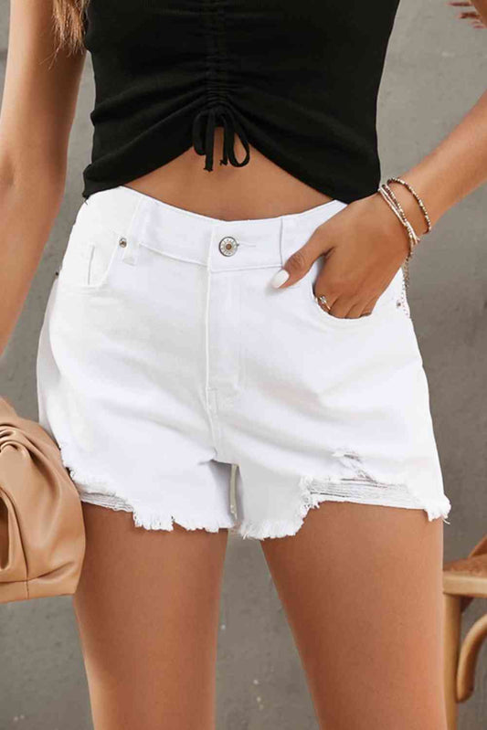 Distressed-Jeansshorts mit ausgefranstem Saum und Taschen