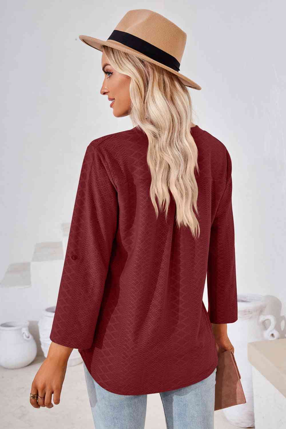 Bluse mit V-Ausschnitt und Rollärmeln