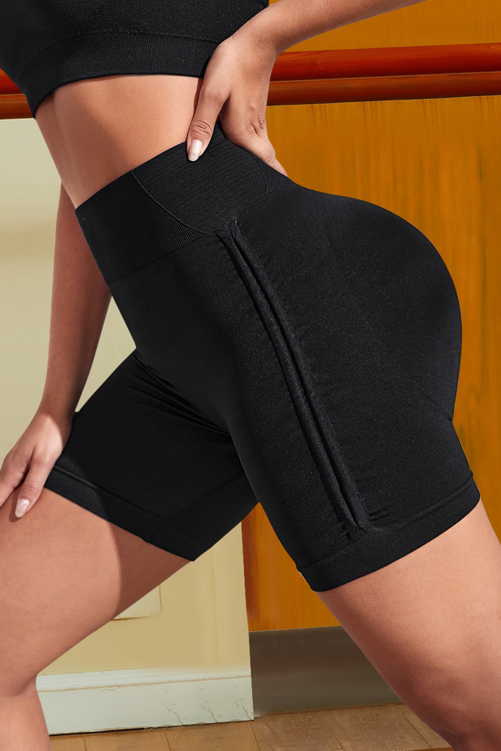 Sportshorts mit breitem Bund