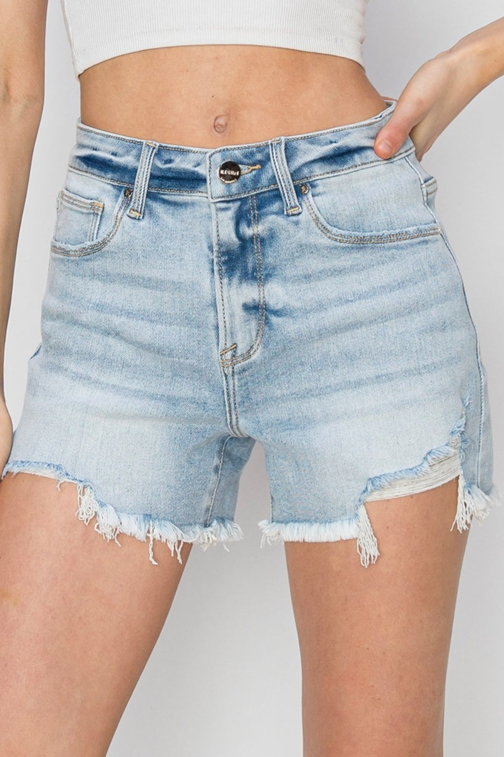 RISEN Jeansshorts mit hoher Taille und ausgefranstem Detail