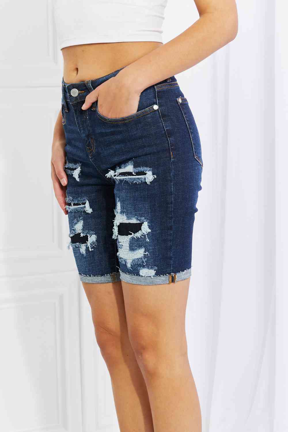 Judy Blue – Lucy – Hoch sitzende Bermudashorts mit Patch