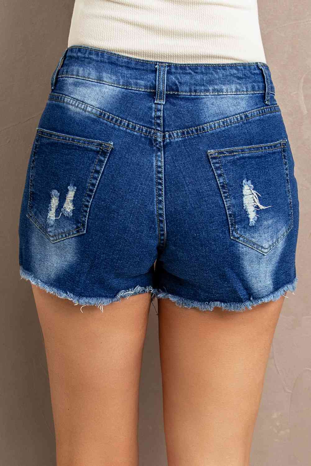 Distressed-Jeansshorts mit gespleißter Spitze