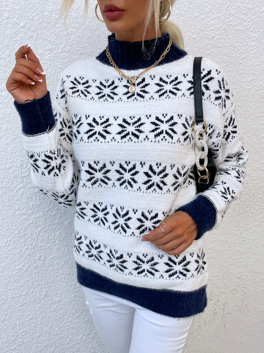 Rollkragenpullover mit Schneeflockenmuster