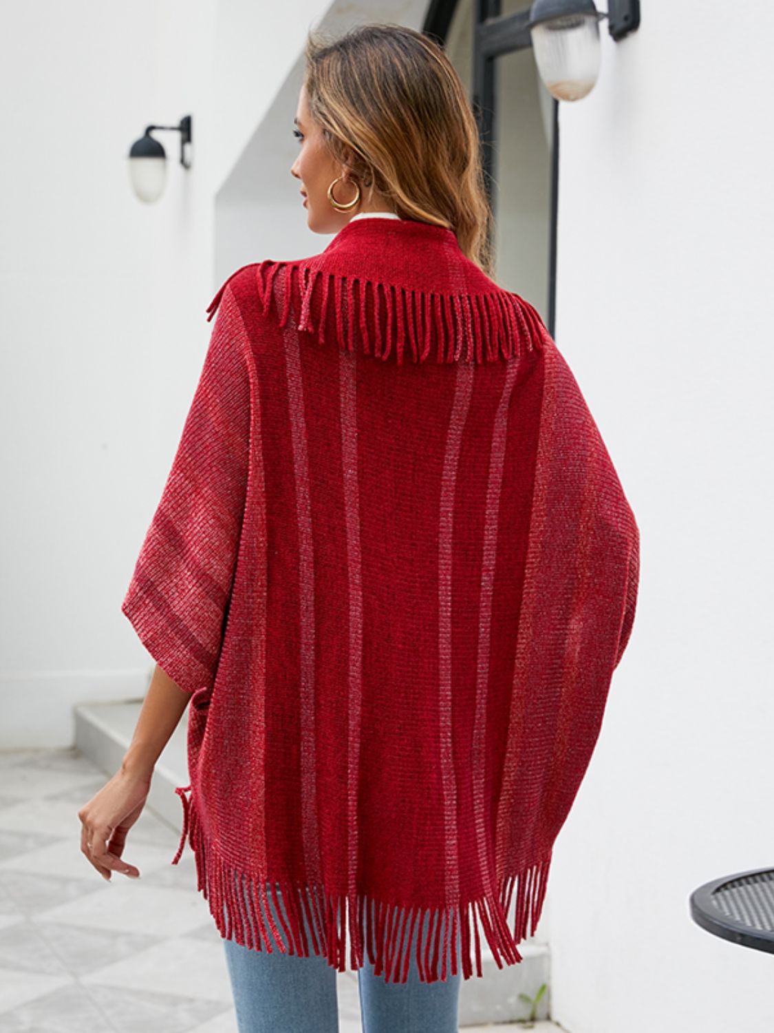 Poncho mit offener Vorderseite und Fransendetail