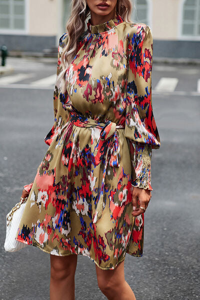 Vestido estampado con manga farol y cuello simulado en la cintura con lazo