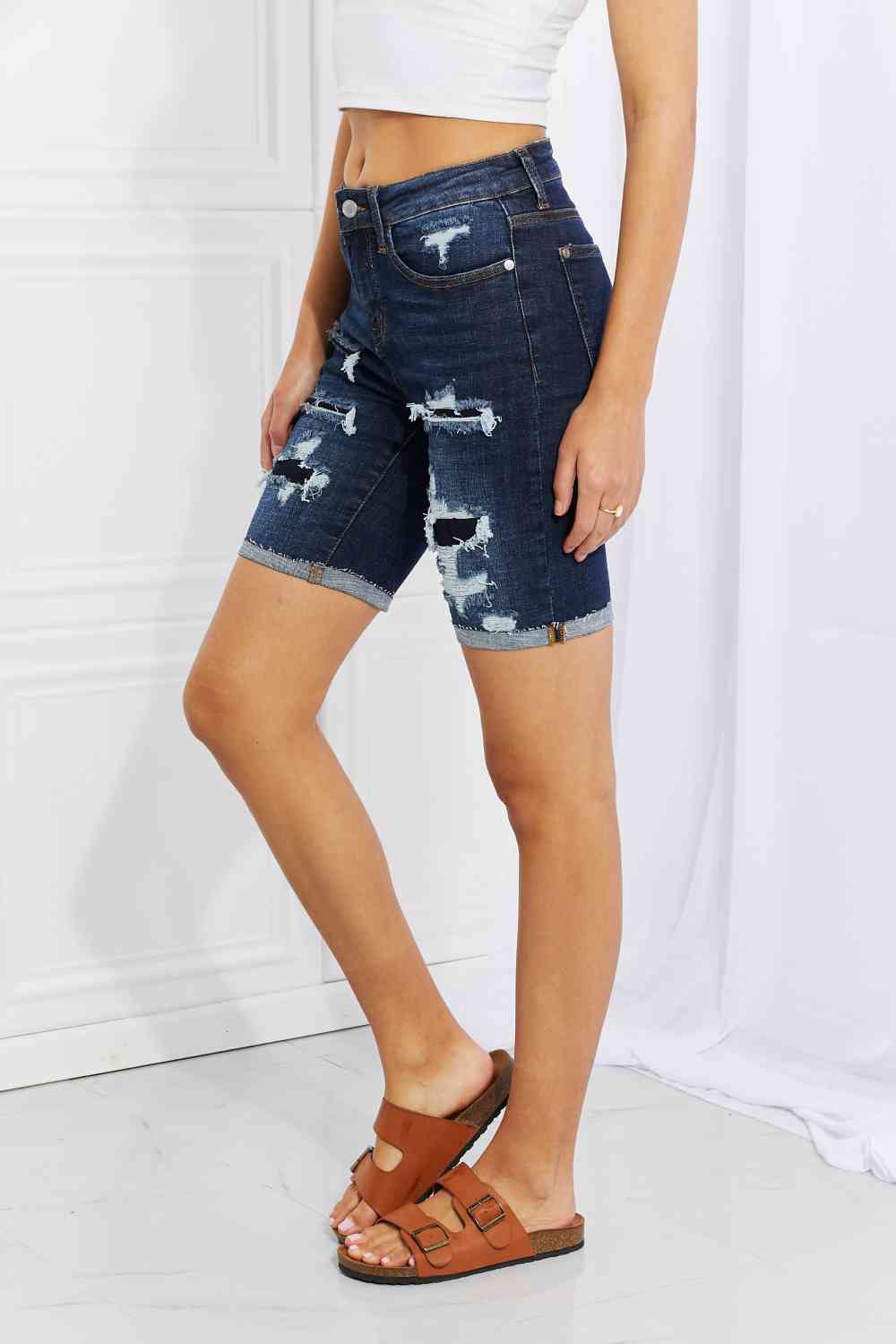 Judy Blue – Lucy – Hoch sitzende Bermudashorts mit Patch