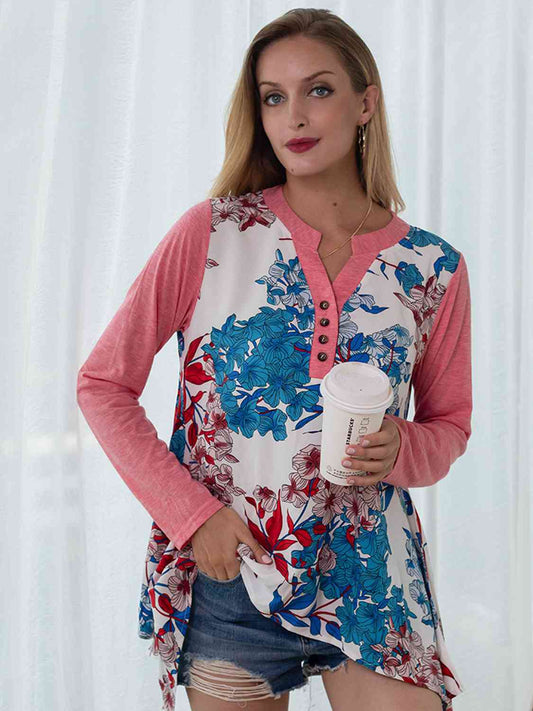 Top con cuello con muescas y botones florales de tamaño completo