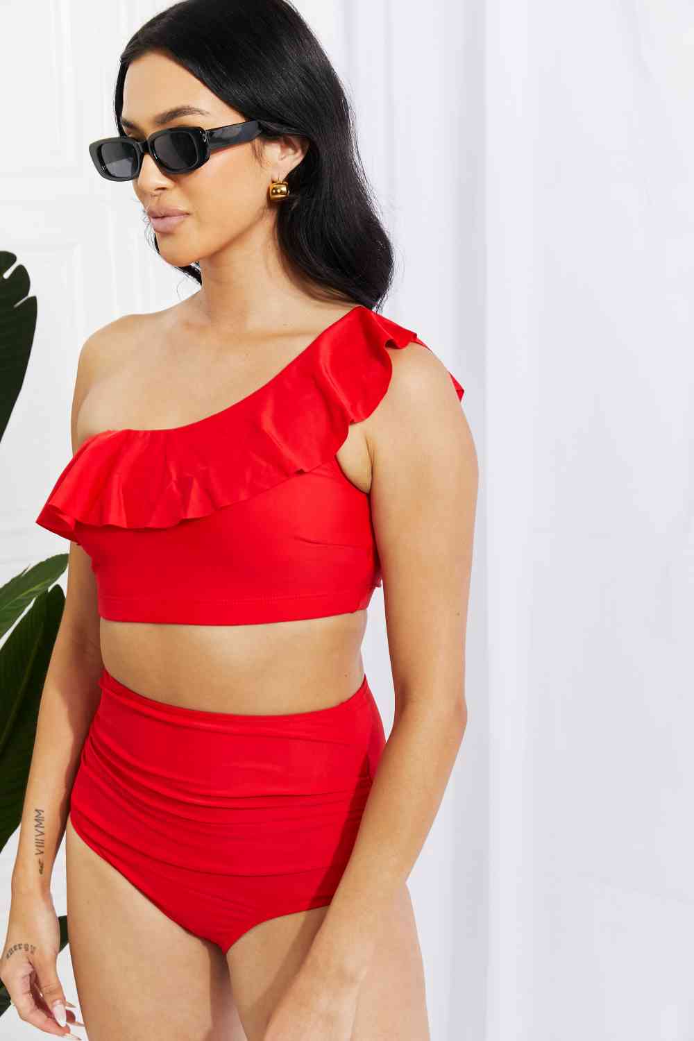 Marina West Swim – Seaside Romance – One-Shoulder-Bikini mit Rüschen in Rot