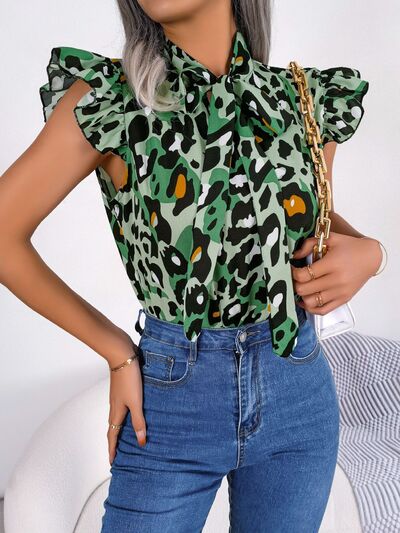 Blusa con manga japonesa y cuello anudado de leopardo