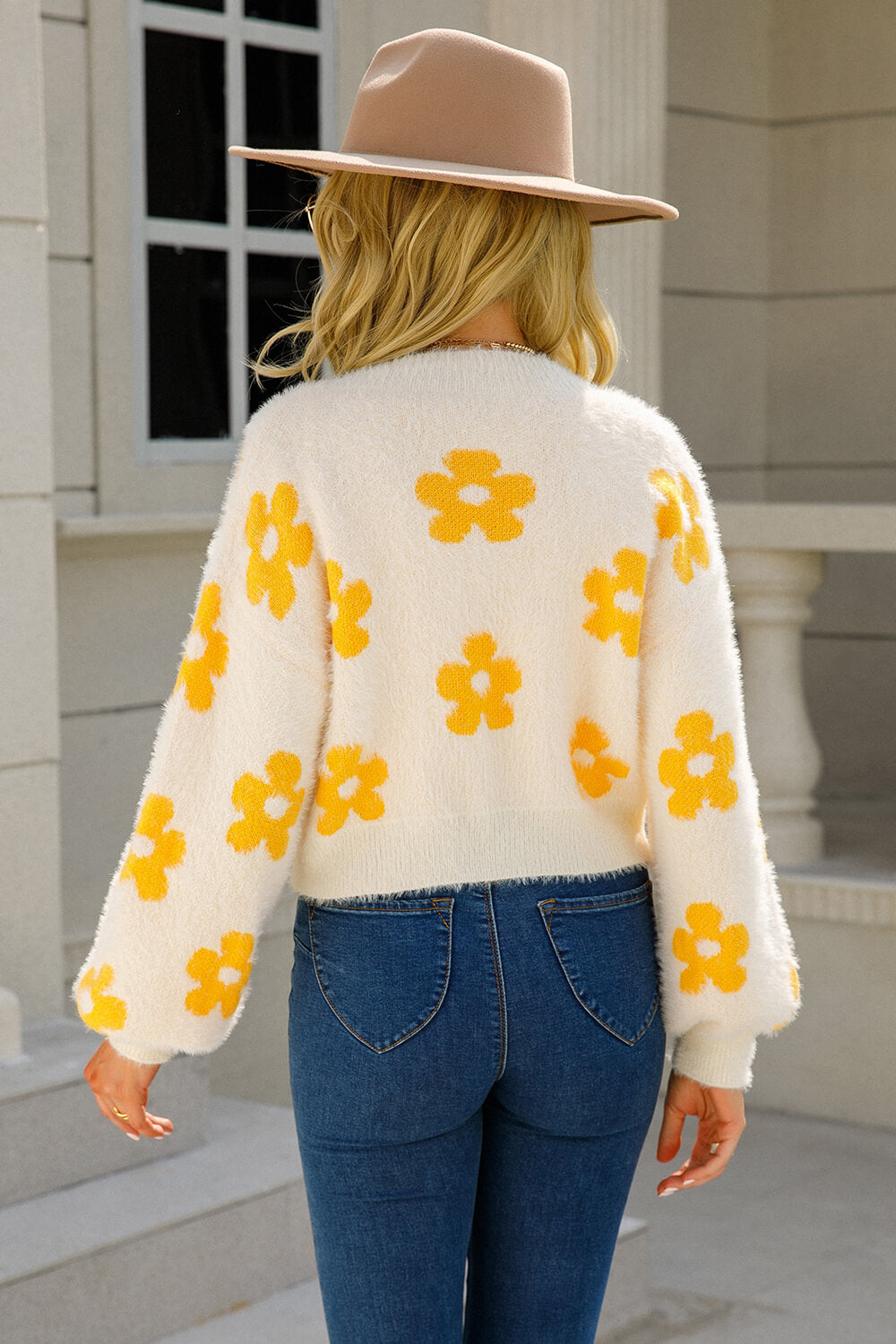 Flauschiger Cardigan mit Blumenmuster und offener Vorderseite