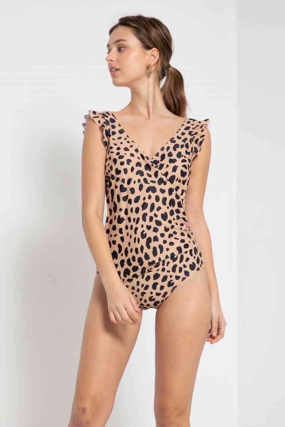 Marina West Swim – Float On – Einteiler mit Rüschen-Imitat-Wickeldesign und Leopardenmuster in voller Größe